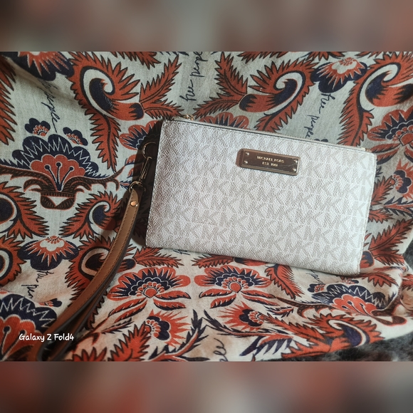 MICHAEL KOR WALLET NWOT - Picture 9 of 12